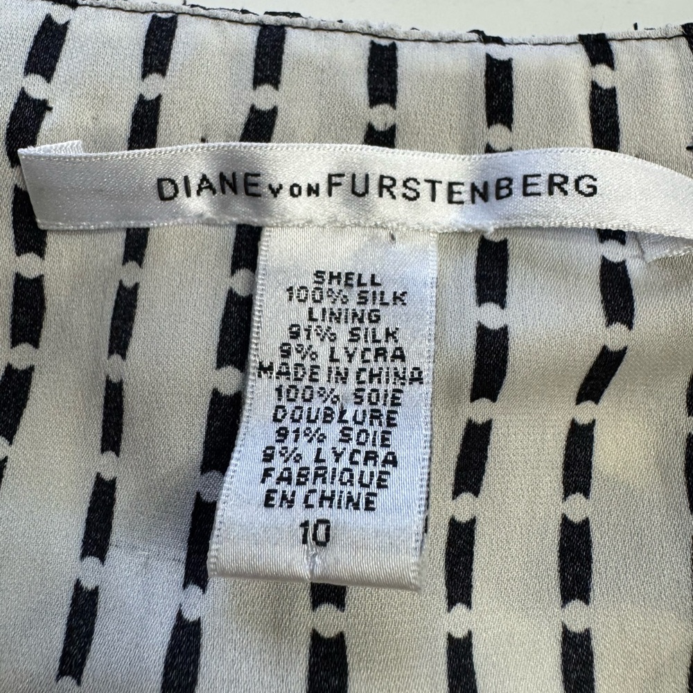 Diane Von Furstenberg Womens 10 Silk Black White Print Ruffle Blouse Bell Sleeve - Picture 3 of 8